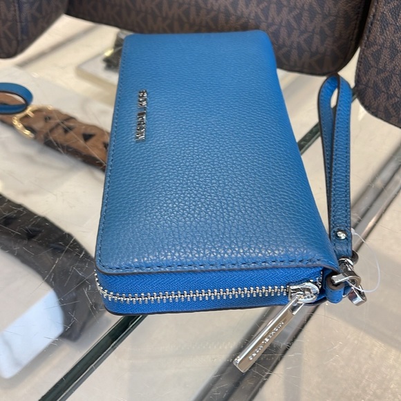 MICHAEL KORS
Leather Continental Wristlet Phone Case Wallet 
Teal
NWT - Picture 14 of 16
